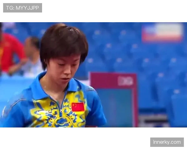 街角碰到张怡宁，手里一个塑料袋，脑补她领奖台上那张脸，这反差绝了